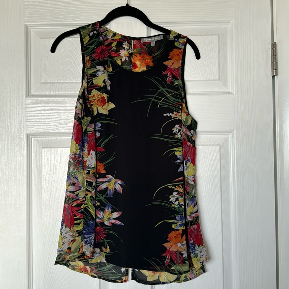 Daniel Rainn women’s large floral tanktop